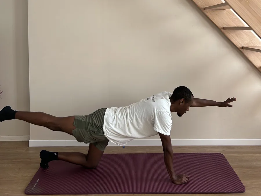 Exemple d'exercice de gainage et équilibre pour le programme en ligne